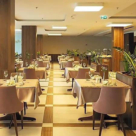 Plaza Duce מלון 4*