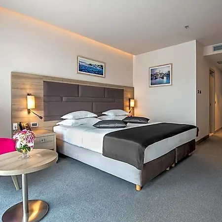 Hotel Plaza Duce 4*