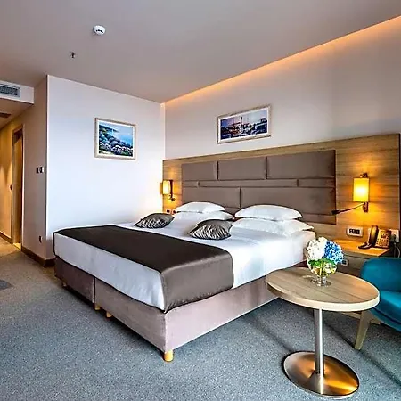 Plaza Duce Hotell 4*